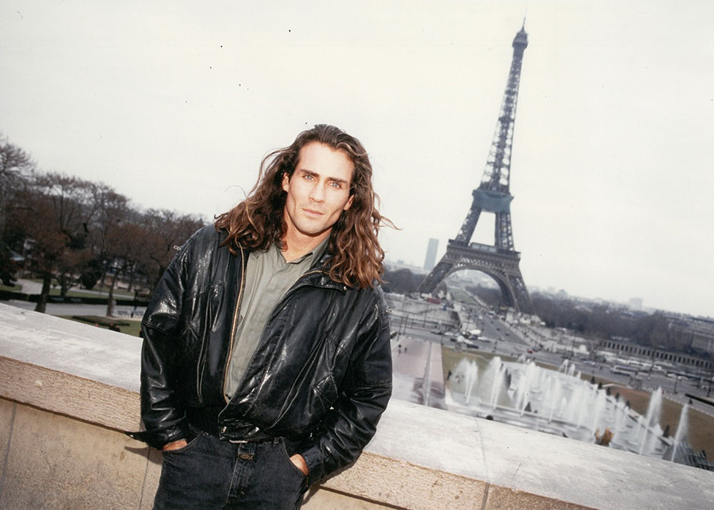 Trong thập niên 1980, Joe Lara đã tới Los Angeles để theo học các khóa đào tạo diễn xuất. Không lâu sau, ông có cơ hội thử vai Tarzan trong phim truyện Tarzan in Manhattan (1989) chiếu trên kênh truyền hình CBS. Đây là vai diễn lớn đầu tiên của Joe Lara.