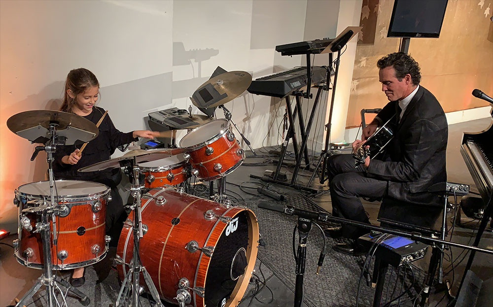 Năm 2009, Joe Lara ra mắt album phòng thu đầu tay nhan đề Joe Lara: The Cry of Freedom. Sinh thời, ông từng làm việc với tổ chức A Soldier’s Child chuyên hỗ trợ các trẻ em có cha mẹ hy sinh khi phục vụ trong quân ngũ.