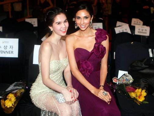 gọc Trinh khi gặp gỡ Hoa hậu Hoàn vũ Malaysia 2011 - Deborah Priya Henry, khó có thể nổi bật hơn. 