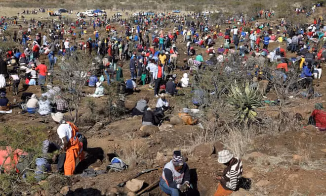 Canh tuong nghin nguoi dao boi mong tim duoc kim cuong
