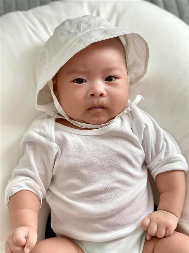 Que Van dinh chinh tin 3 doi chong, moi chong de 1 con-Hinh-3