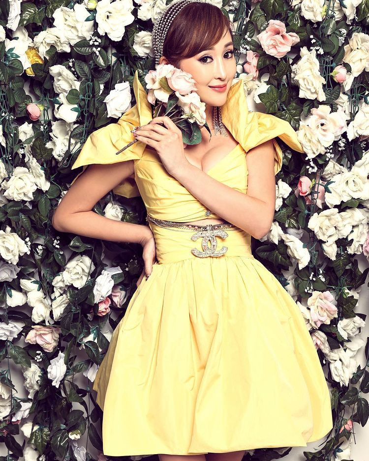 Nổi tiếng hơn từ chương trình truyền hình thực tế Bling Empire - Cherie Chan - là nữ triệu phú sở hữu khối tài sản ước tính trị giá 200 triệu USD. Ngoài việc chi tiêu cho bản thân và sở thích thời trang, Cherie Chan không ngại mua cho con gái Jadore mọi thứ, từ váy Gucci đến chăn Louis Vuitton. Ảnh: @cherieofficial.