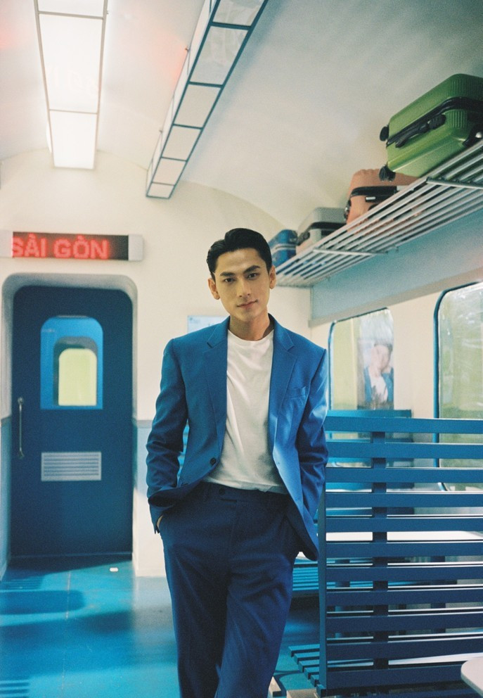 Isaac phong do, dien trai o tuoi 33-Hinh-2