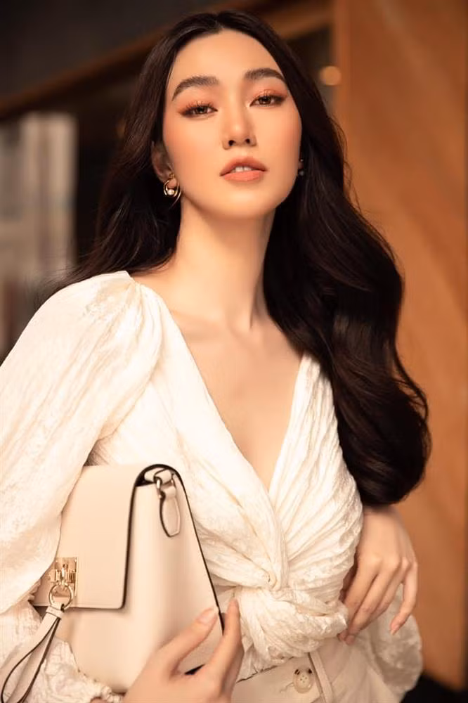 Khanh My gay chu y khi noi chuyen 