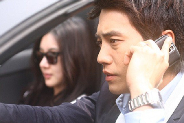 Phá sản vì bồ trẻ cuỗm sạch tiền, thất thểu về với vợ Pha san vi bo tre cuom sach tien, that theu ve voi vo