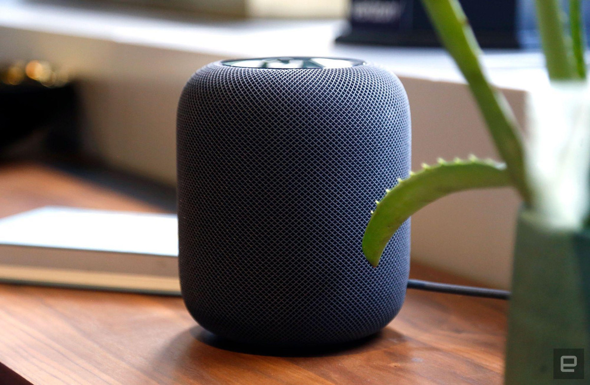  HomePod: Apple đã đặt rất nhiều sự mong đợi đối với HomePod. Đây là một sản phẩm loa thông minh, tương tự như Echo của Amazon. Tuy vậy, mức giá 349 USD đã khiến sản phẩm thất bại. Ngoài ra, Siri của Apple không thể theo kịp Alexa hoặc Trợ lý Google. Bên cạnh đó, HomePod không hỗ trợ nghe nhạc thông qua các ứng dụng khác. Ảnh: Engadget.