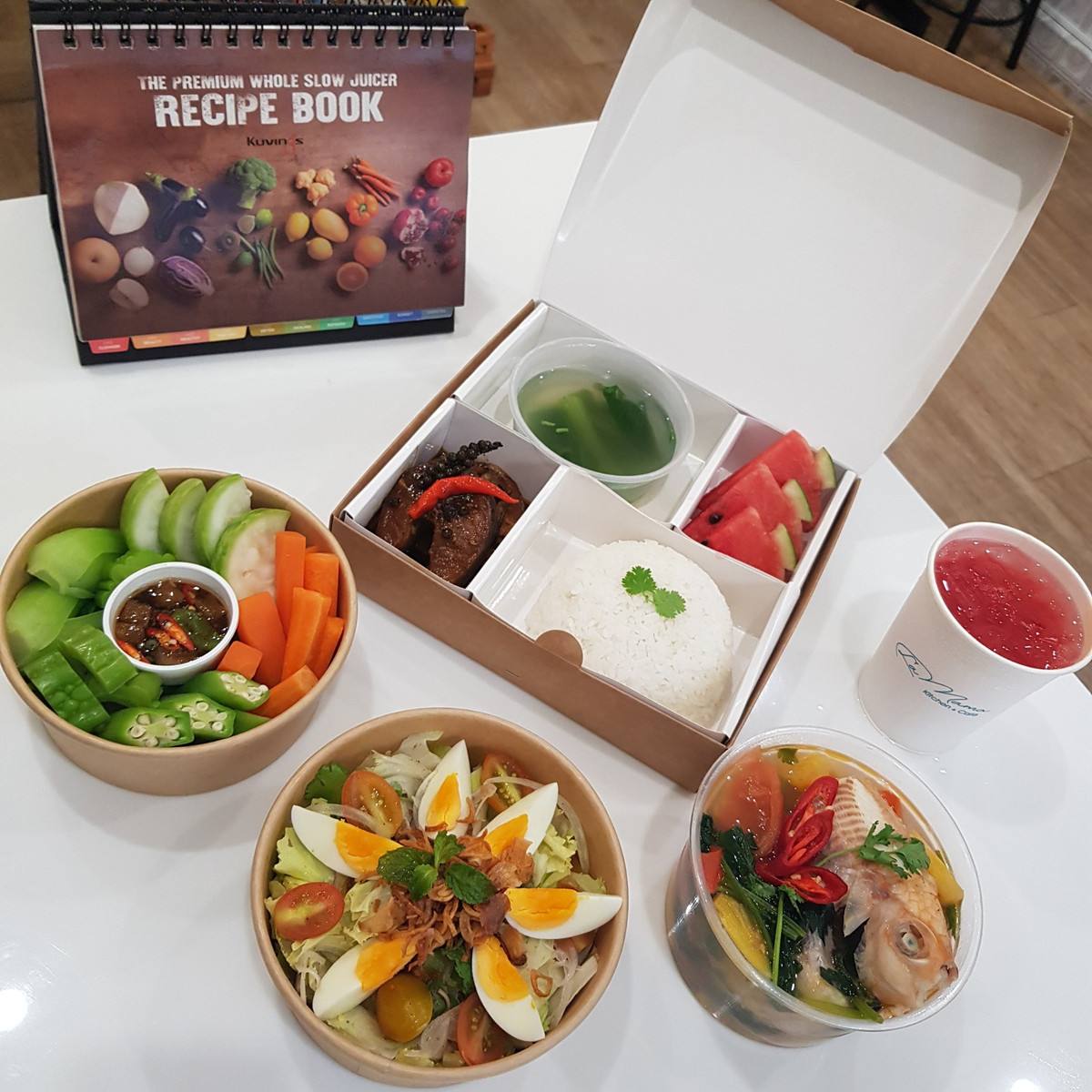 Hau gian cach, dan van phong TP.HCM tu nau com trua mang di lam-Hinh-4