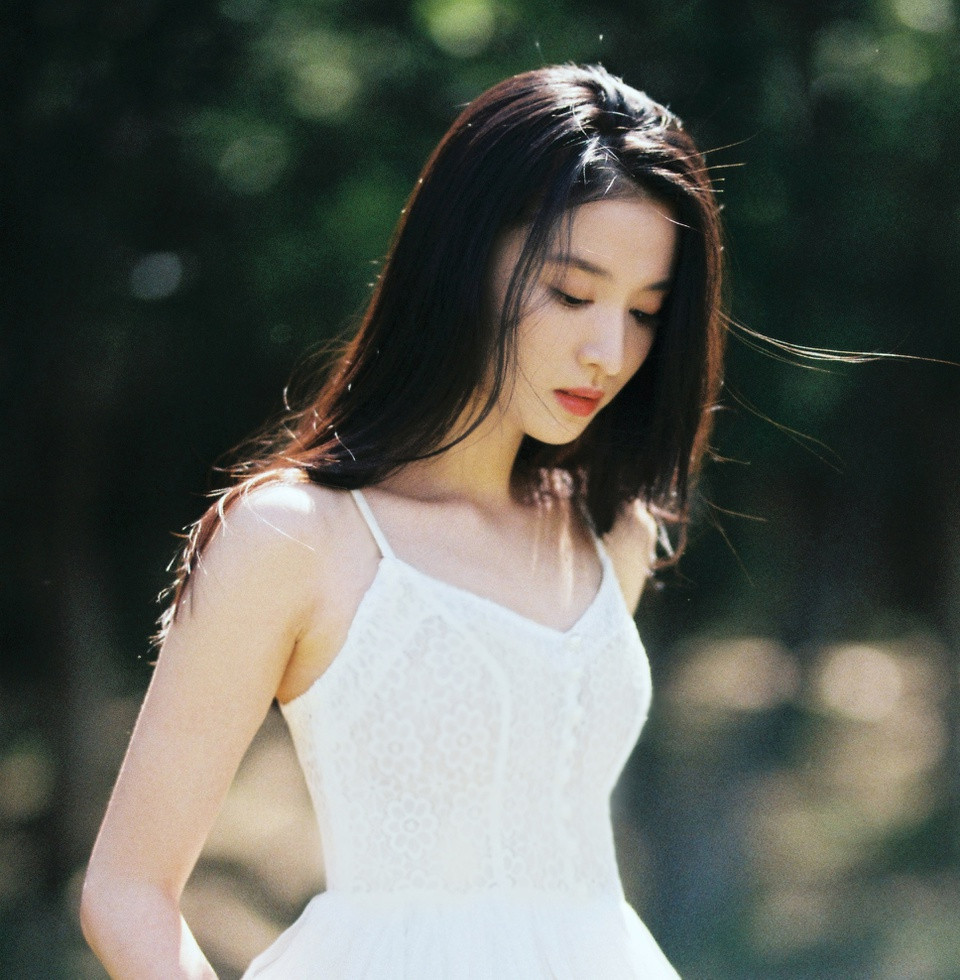 br/> Sau khi giành được quyền lực, Trương Quý Phi tỏ ra lấn lướt hoàng hậu, dần rơi vào con đường bi thảm. Vai diễn Trương Quý Phi của Vương Sở Nhiên vừa khiến khán giả đồng cảm lại chán ghét khi con người nàng ngày càng tha hóa. Trong phim, nữ diễn viên trẻ thể hiện tài múa hát uyển chuyển, sự quyến rũ nổi bật hơn cả nữ chính Giang Sơ Ảnh.