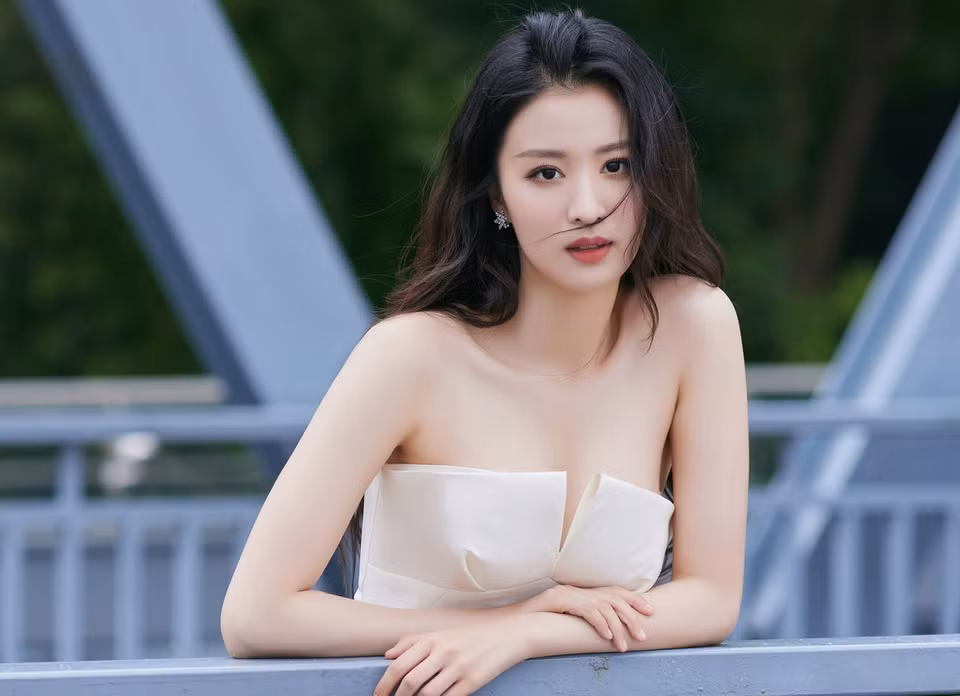 br/> Ngoài ra, cô còn tham gia hai tác phẩm truyền hình khác là Thanh bình nhạc và Yến vân đài. Chỉ diễn vai phụ nhưng Vương Sở Nhiên lấn lướt hai đàn chị Giang Sơ Ảnh và Đường Yên. Hai nhân vật mà Vương Sở Nhiên thể hiện cũng có nét tính cách hoàn toàn trái ngược, phần nào chứng minh diễn xuất đa dạng của nữ diễn viên.