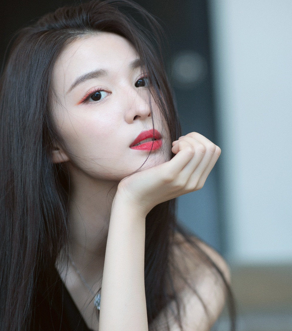 br/> Bên cạnh đó, Vương Sở Nhiên còn diễn phụ trong các phim Ngọc Cốt Dao (Tiêu Chiến và Nhậm Mẫn đảm nhiệm vai chính), Đương lúc hoa rơi, một tác phẩm của công ty Chính Ngọ Dương Quang.