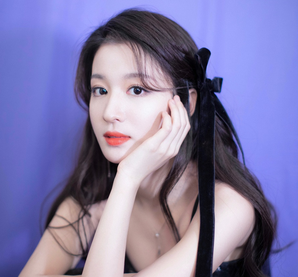 br/> Mới đây, công ty quản lý của Vương Sở Nhiên cũng xác nhận cô tham gia một dự án phim của đạo diễn Nhĩ Đông Thăng. Điều này cho thấy sự nỗ lực của cô gái trẻ đã được nhà làm nghệ thuật nổi tiếng của Hong Kong công nhận.