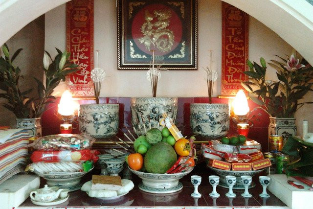 Gia chủ dính 5 điềm báo “hung tinh” trên bàn thờ, cẩn thận hao của - Hình 2 Gia chu dinh 5 diem bao “hung tinh” tren ban tho, can than hao cua-Hinh-2