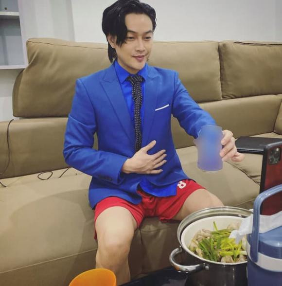 Chiec quan dui cua TiTi trong sinh nhat Nhat Kim Anh khien dan tinh 