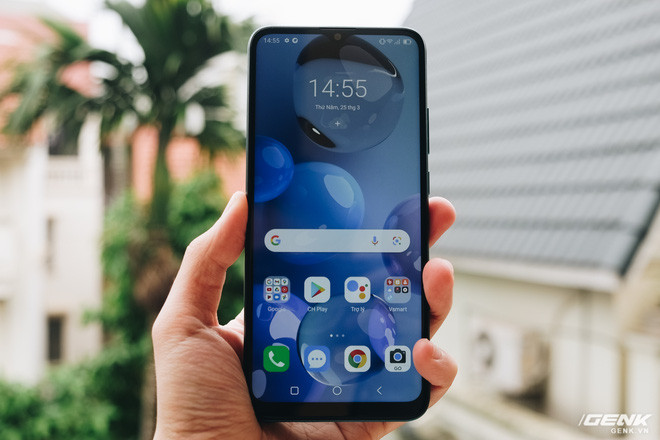 Star 5 được trang bị nhiều tính năng hấp dẫn như màn hình 6.5 inch, 3 camera, pin 5000mAh và đặc biệt là vSIM. vSIM là SIM được tích hợp sẵn trong máy, đi kèm gói data 4G VinaPhone với dung lượng 10GB/tháng, thời hạn 18 tháng và hoàn toàn miễn phí.