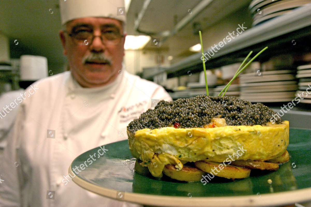 Bất ngờ là món ăn được coi là đắt đỏ này rất thu hút khách du lịch và giới đại gia, qua đó mang về nguồn thu khổng lồ cho nhà hàng nổi tiếng này mỗi năm.