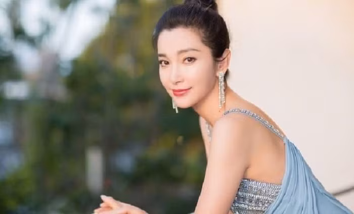 Khí chất sang trọng của phụ nữ nằm ở 4 điểm này - Hình 2 Khi chat sang trong cua phu nu nam o 4 diem nay-Hinh-2