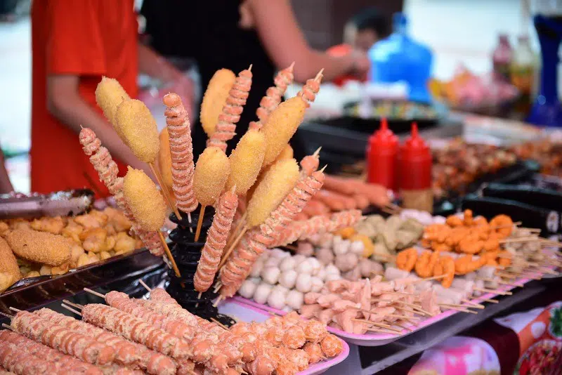 Đi siêu thị sắm Tết hãy tránh 5 loại thực phẩm tưởng ngon này Di sieu thi sam Tet hay tranh 5 loai thuc pham tuong ngon nay