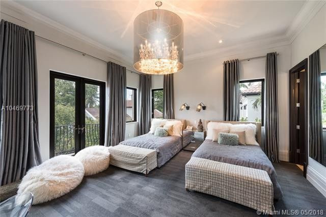 Các phòng ngủ phụ cũng tương đối rộng rãi, được bài trí tinh tế và hài hoà.