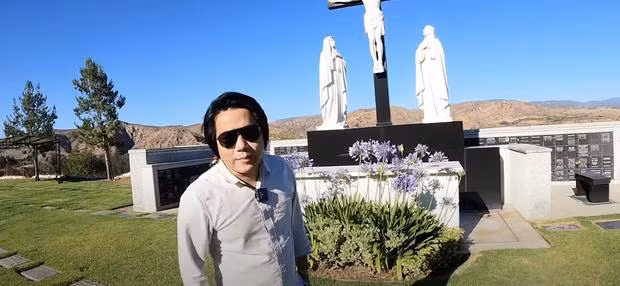 Khoa Pug mang ca ty tien mat di mua kim cuong