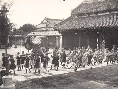 Hoang tu, cong chua ngay xua don Tet nhu the nao?