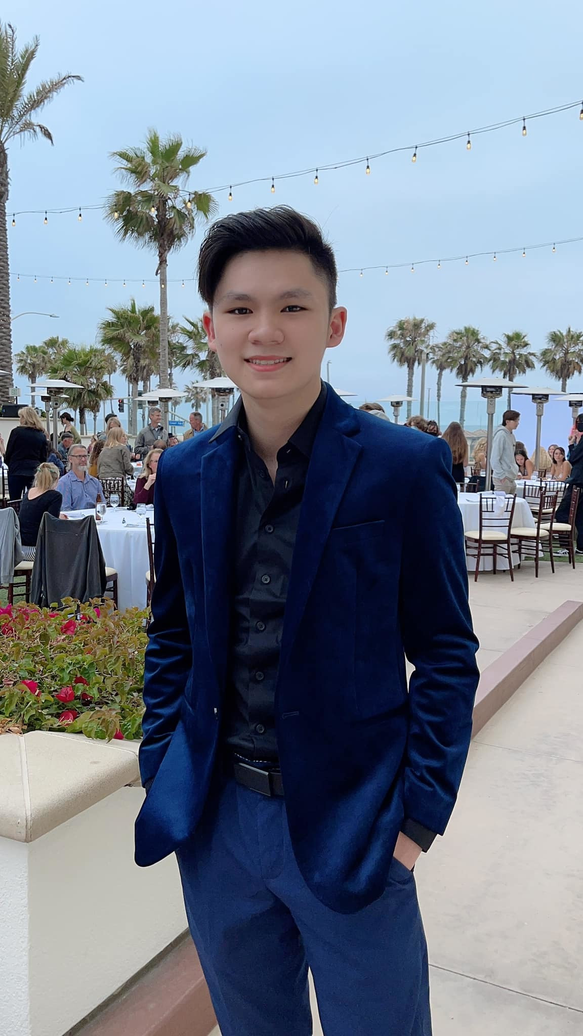 br/> Beckam Nguyễn (Nguyễn Bằng Phương), sinh năm 2003. Từ nhỏ, Beckam đã bộc lộ năng khiếu nghệ thuật và được bố mẹ cho học đàn từ sớm. Cậu từng đệm đàn cho bố trong một số MV như 'Người hãy quên em đi', 'Người đứng sau hạnh phúc'... và đã xuất hiện cùng Bằng Kiều trên các sân khấu lớn ở hải ngoại.