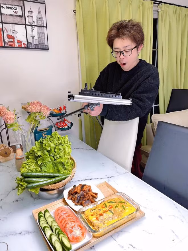 Cap vo Viet chong Nhat bat ngo noi tieng nho nhung video tren Tik Tok-Hinh-3