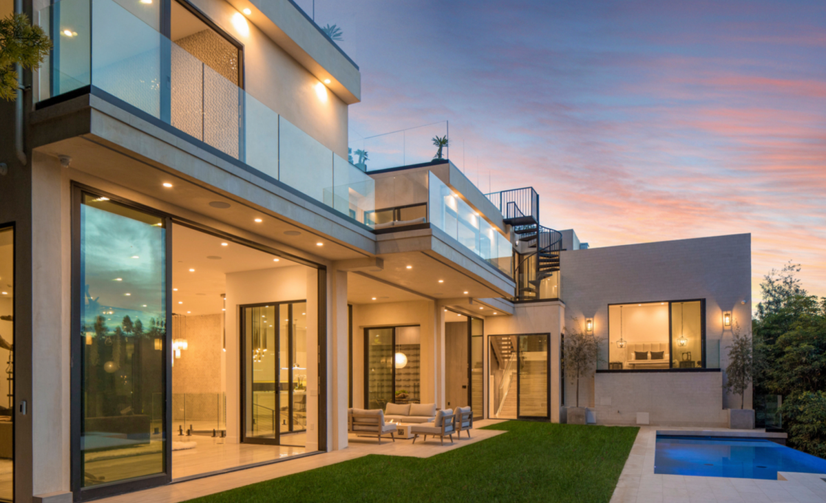 Ben trong biet thu 10,5 trieu USD cua con trai David Beckham