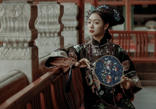 Vi hoang hau xinh dep tuyet the nhung bat hanh-Hinh-3