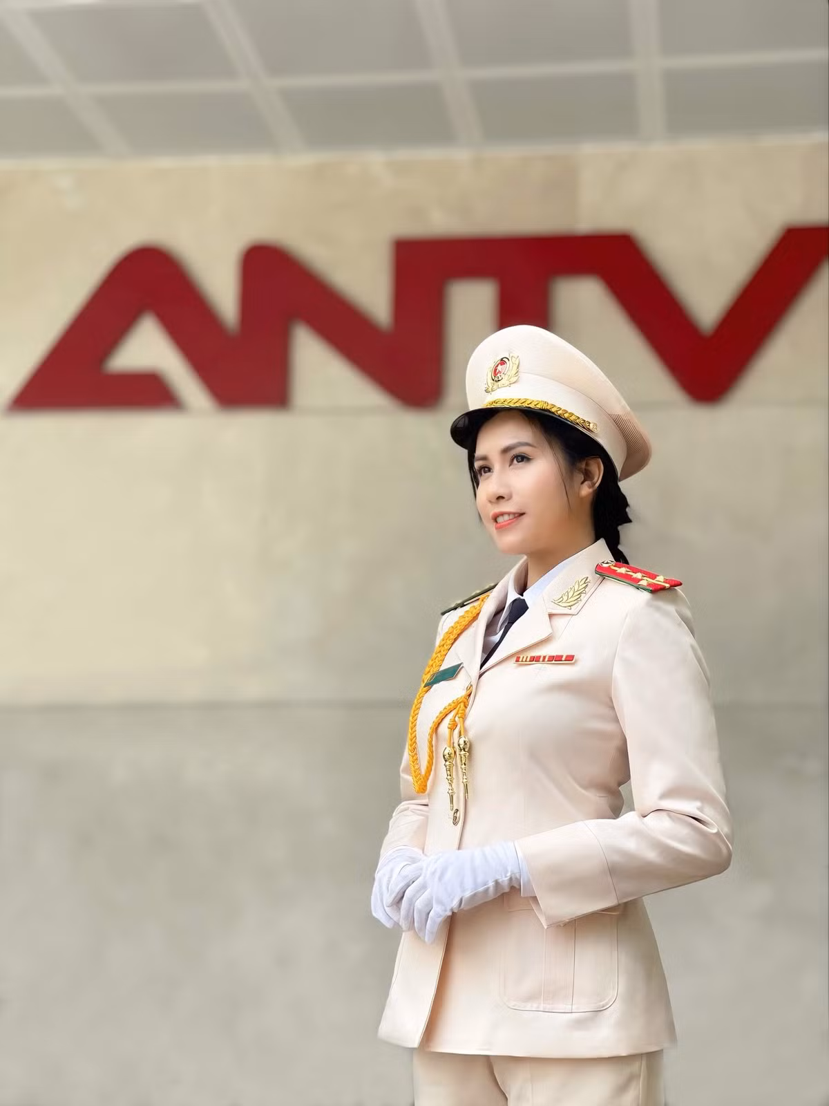 Dai uy cong an Truc Mai bam dap vi vai tieu tam-Hinh-5