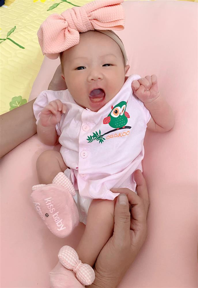 Con gai Phan Van Duc thay doi the nao sau 8 thang chao doi?-Hinh-2