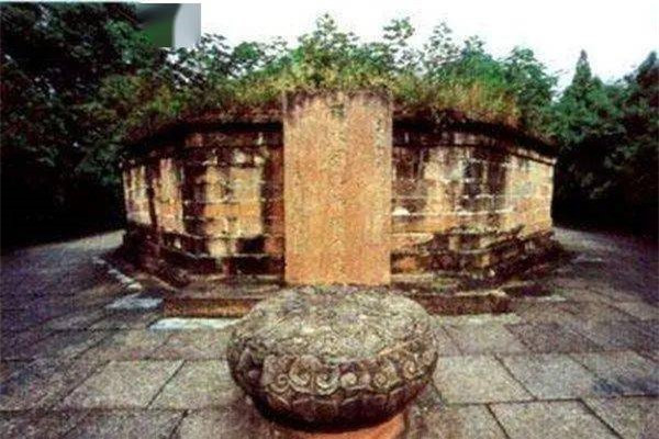 Bí ẩn gây tranh cãi về mộ Lưu Bị: Di hài cả tháng không phân hủy? - Ảnh 2.