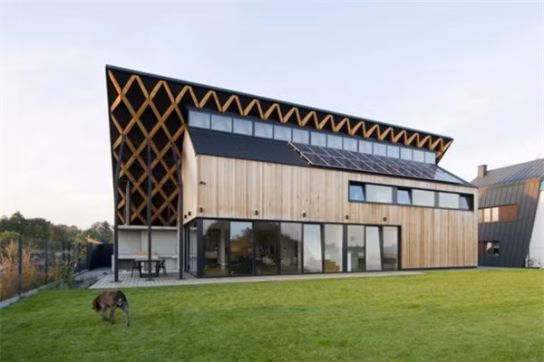 Ngoi nha “tang hinh” bi an khien ca the gioi ngo ngang