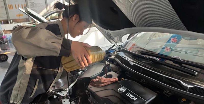 Co gai di hoc sua chua o to, nhieu nam sau ai cung bat ngo-Hinh-2