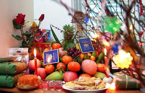 Theo đặc điểm tự nhiên, phong tục tập quán hay quan niệm của mỗi vùng miền, các gia đình lại có cách bày biện mâm ngũ quả khác nhau. Ảnh: Hà Hoàng.