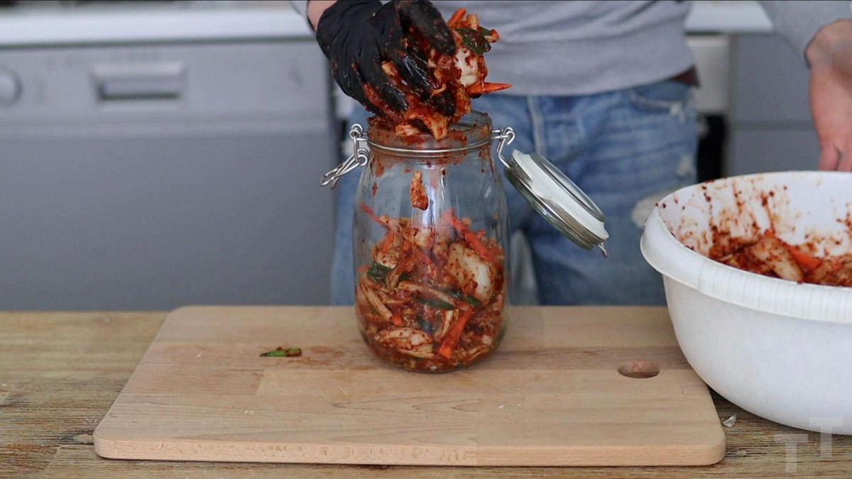 Nha bep don gian nhung tinh te cua chang trai Viet o Duc-Hinh-13