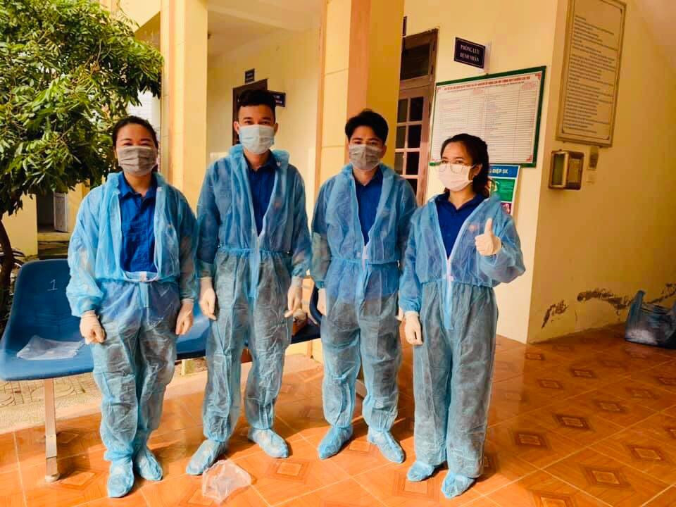 Cho tinh nguyen vien, bac si chong dich bang xe keo-Hinh-2