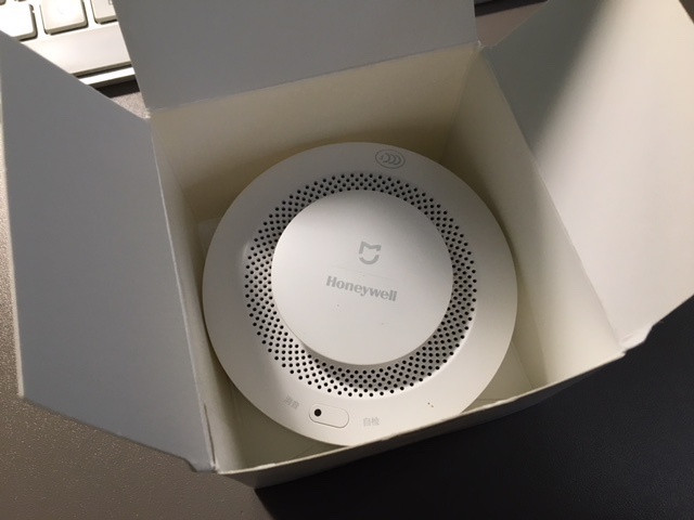  Xiaomi Honeywell có giá khoảng 650.000 đồng, thời gian sử dụng 5 năm. Người dùng còn có thể cài đặt độ nhạy của cảm biến khói cho phù hợp với địa điểm lắp đặt. Ảnh: AB Smart.