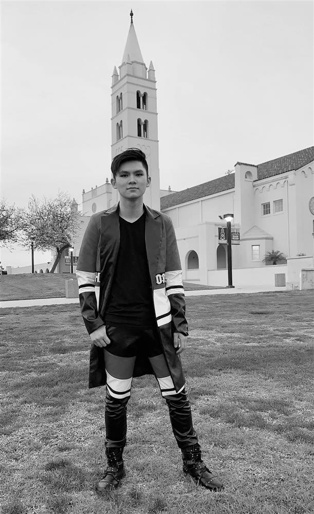 Fans ca si Phuong Loan doi cua quy tu nha Bang Kieu