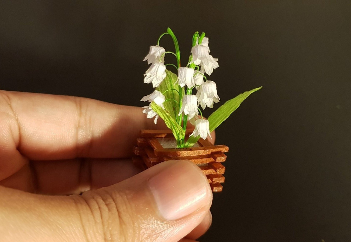 Nhờ những sản phẩm sáng tạo, đẹp mắt, Quang Huy nhận được nhiều sự quan tâm từ những người yêu đồ handmade. Một số người nước ngoài biết đến anh qua mạng xã hội còn đặt hàng làm các sản phẩm từ giấy theo yêu cầu. "Mình chủ yếu làm vì đam mê, không đặt nặng chuyện kinh doanh. Hy vọng qua những sản phẩm của mình sẽ có ngày càng nhiều người biết đến và dành sự yêu mến các loại hình nghệ thuật này", anh chia sẻ.