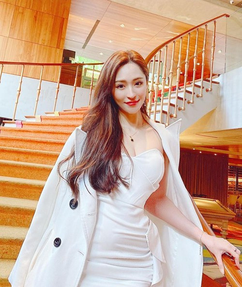 Nu luat su mat xinh dang chuan, tai sac ven toan gay chu y-Hinh-3