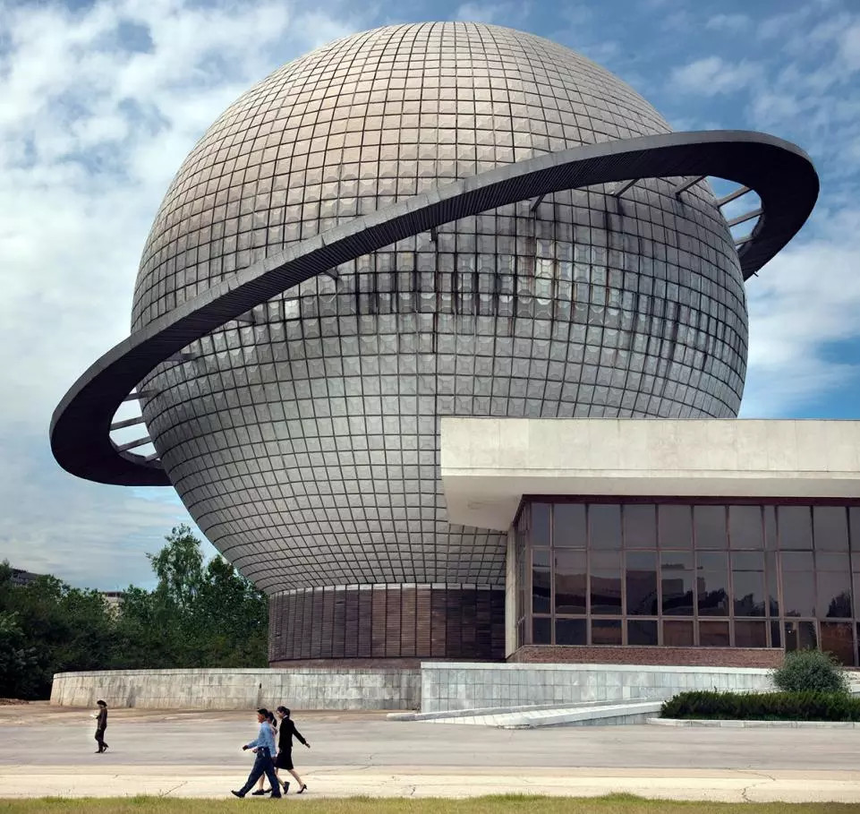 Một tòa nhà được thiết kế theo hình sao Thổ ở Bình Nhưỡng.