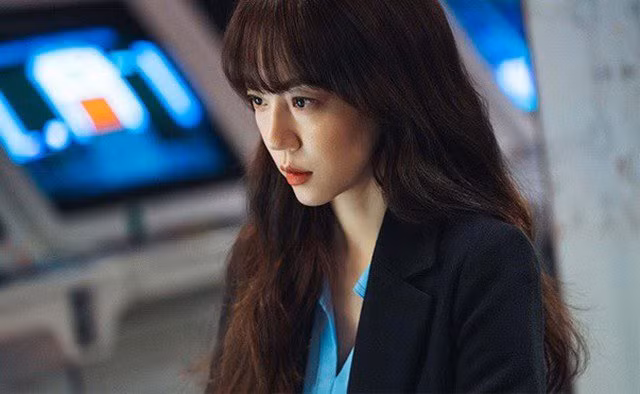 3h sang co tieng dap cua, toi chet lang nhin chi gai ru ruoi ben ngoai