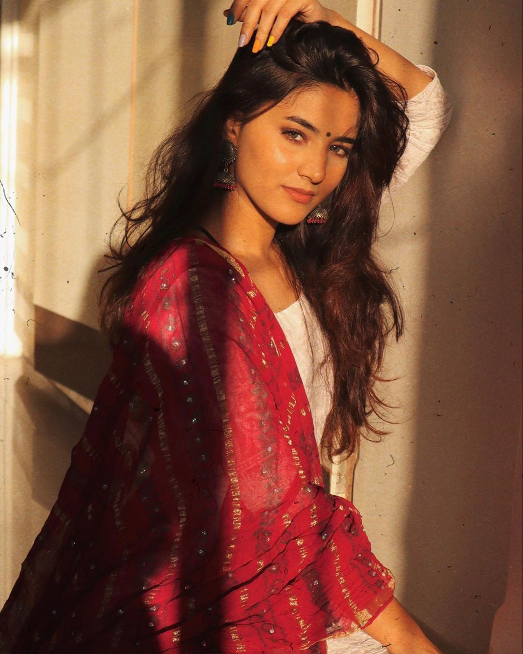 Nói về sự nổi tiếng của mình, nữ beauty blogger chia sẻ: "Đó thực sự là một hành trình đáng kinh ngạc và khó tin. Từ việc kết nối với mọi người cho đến hợp tác với các thương hiệu, lần đầu chạm vào các món đồ hiệu, với tôi đó là một cảm giác siêu thực", Gupta bày tỏ.