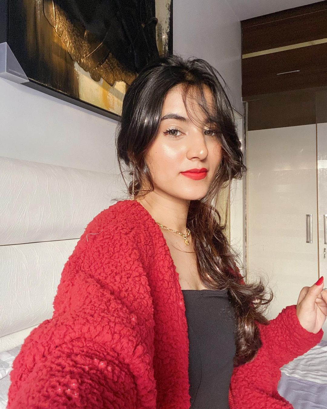 Hiện tại, Gupta được biết đến rộng rãi với kênh cá nhân tên Michu, chuyên chia sẻ các bí kíp, kinh nghiệm dưỡng da, làm đẹp, trang điểm. Nhờ đánh trúng vào tâm lý muốn chăm sóc da với các sản phẩm hợp túi tiền của phái nữ, nữ beauty blogger sớm thu về lượng lớn người theo dõi trẻ tuổi. Đến nay, cô có gần 1 triệu lượt theo dõi trên hai kênh của mình.