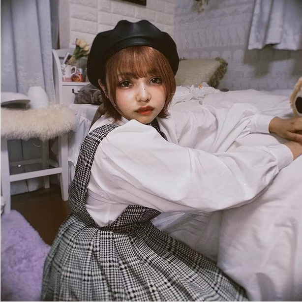 "Thánh nữ" Youtube nổi tiếng Nhật Bản gây tranh cãi sau khi lộ mặt mộc ảnh 2