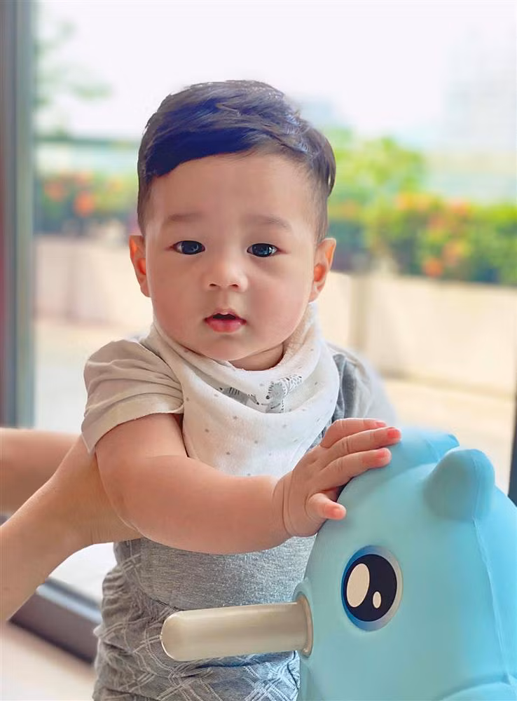 Con gai Dang Thu Thao lan dau xuat hien cung ong ba noi-Hinh-7