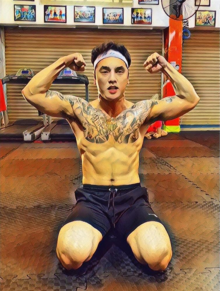 ng Hoàng Phúc với ngoại hình cực phong độ ở tuổi 40.