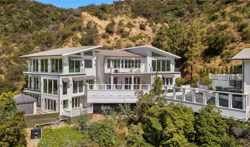 Can biet thu 12,8 trieu USD duoc rapper goc Viet thue song