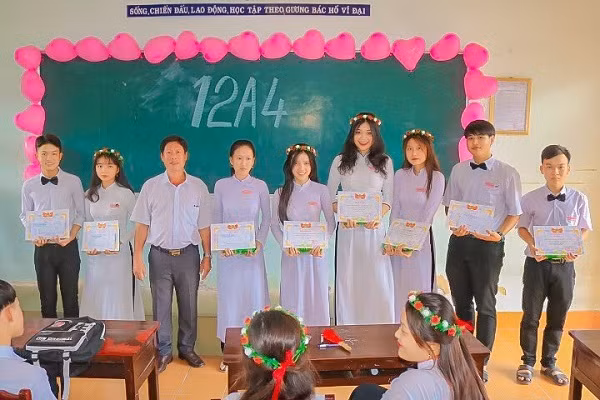 Nu sinh 18 tuoi cao 1m81 thi Hoa hau Hoan vu Viet Nam 2021-Hinh-4