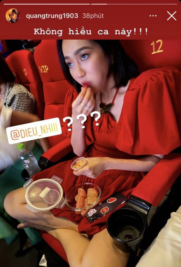 Dieu Nhi bi boc phot dang ngoi kem duyen